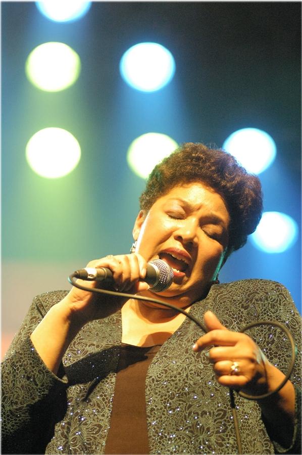 Marjorie Barnes (vocals), Nederland
